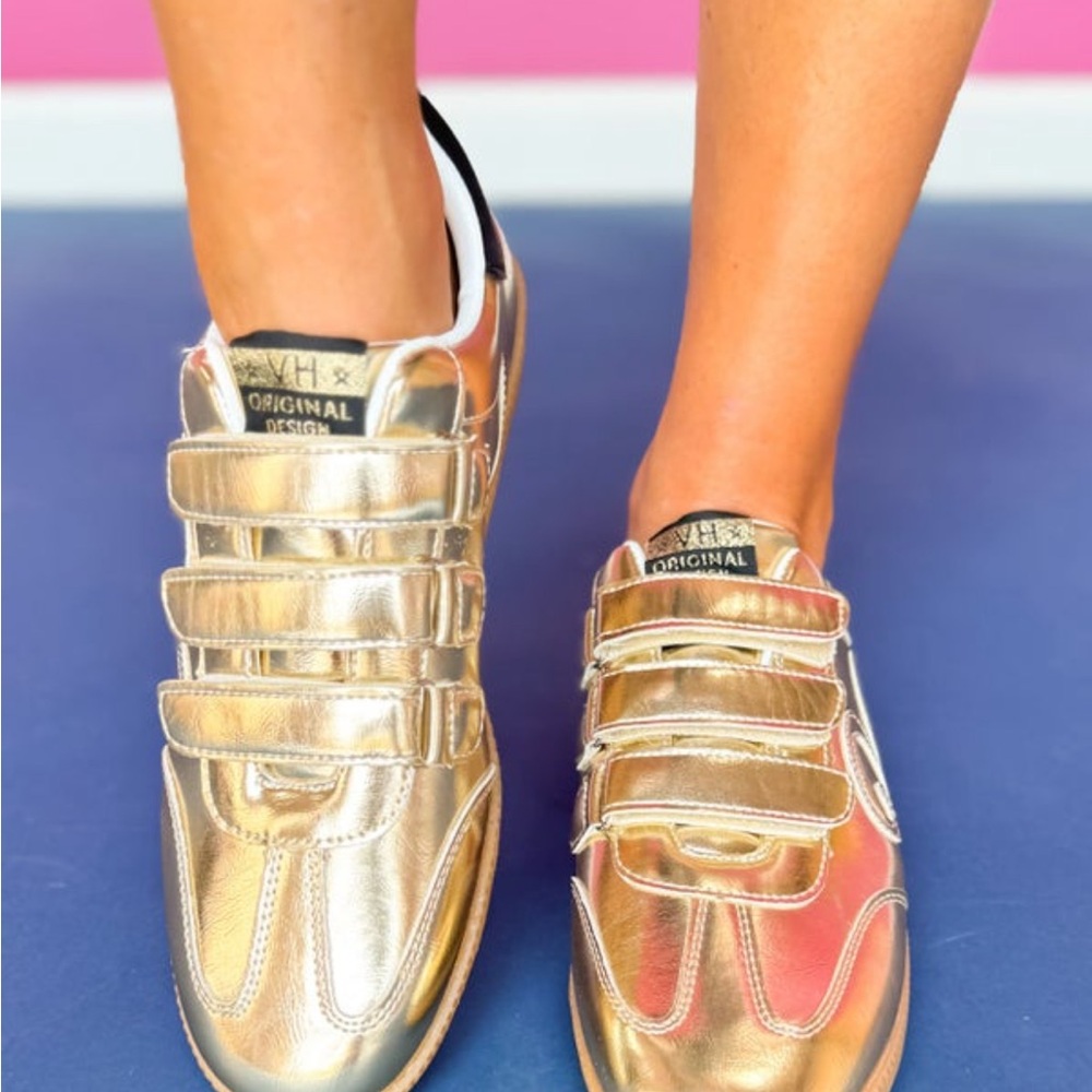 Vintage Havana Gold Metallic Strap Logo Sneakers

Worn once (bought wrong size)
